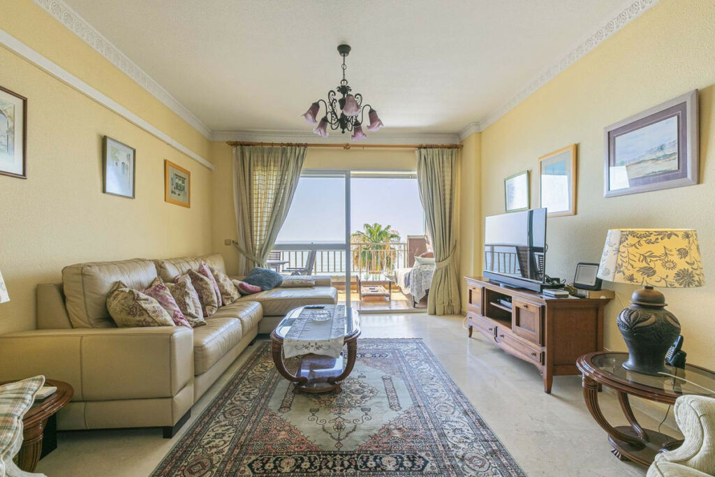 Middle Floor Apartment Fuengirola Málaga - image 2
