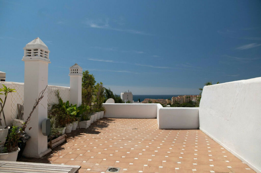 Townhouse Torrequebrada Málaga - image 2