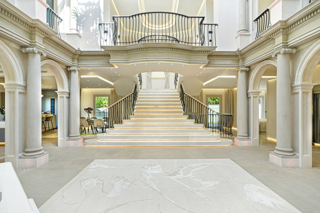 Detached Villa Sierra Blanca Málaga - image 2