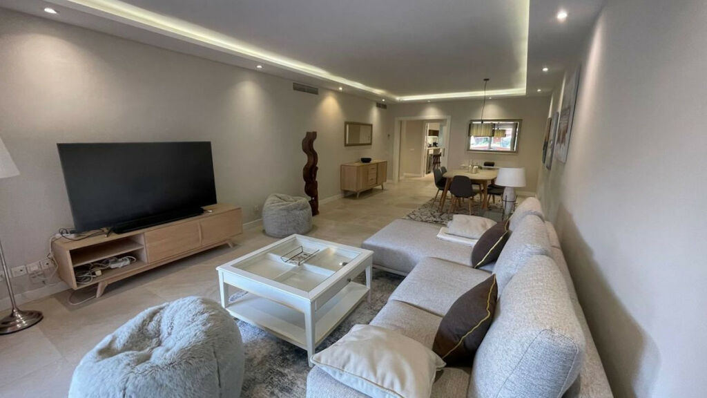Ground Floor Apartment Puerto Banús Málaga - image 2