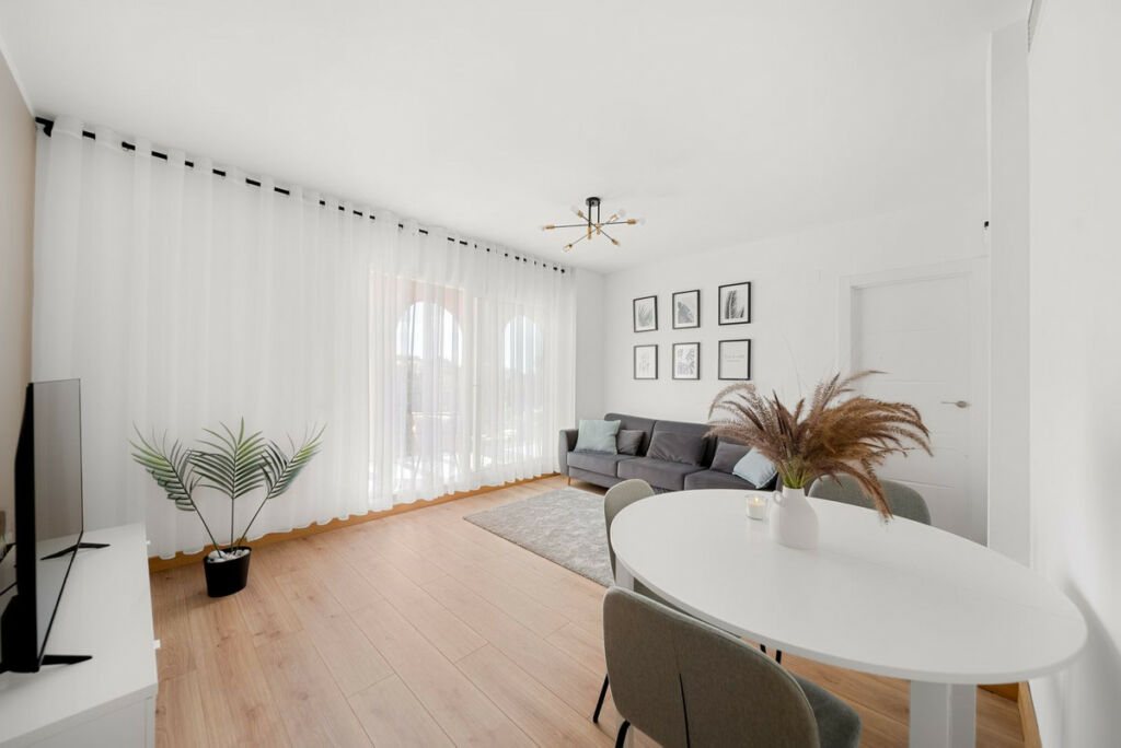 Middle Floor Apartment Torrequebrada Málaga - image 3