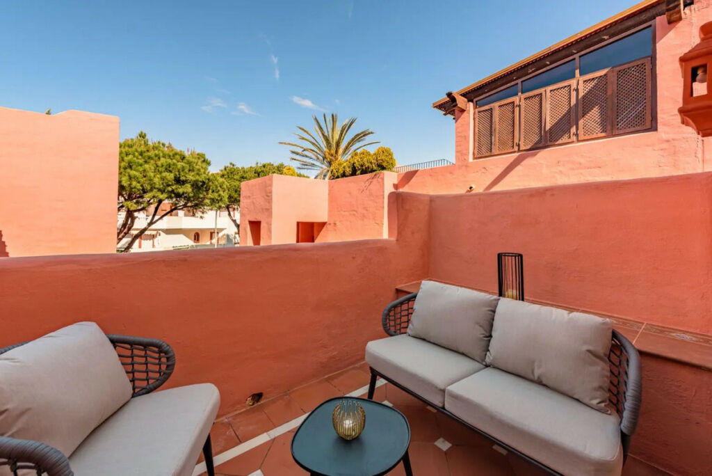 Middle Floor Apartment Elviria Málaga - image 2