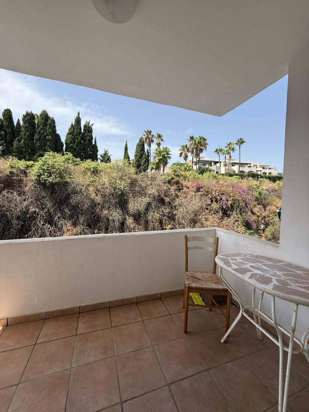 Middle Floor Apartment Nueva Andalucía Málaga - image 2