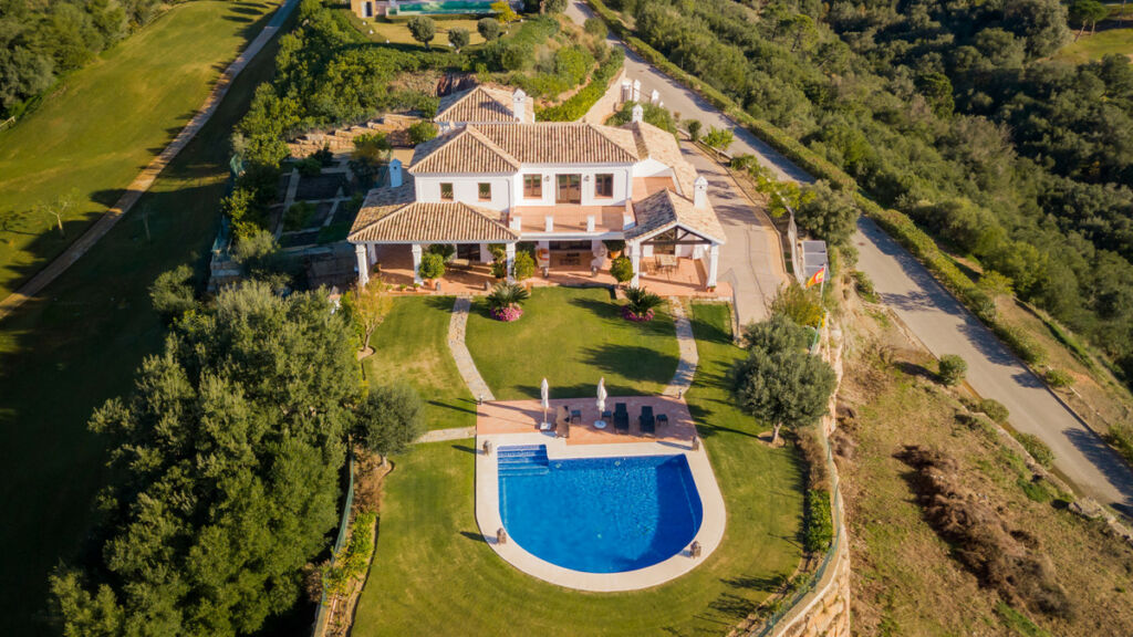 Detached Villa Benahavís Málaga - image 2