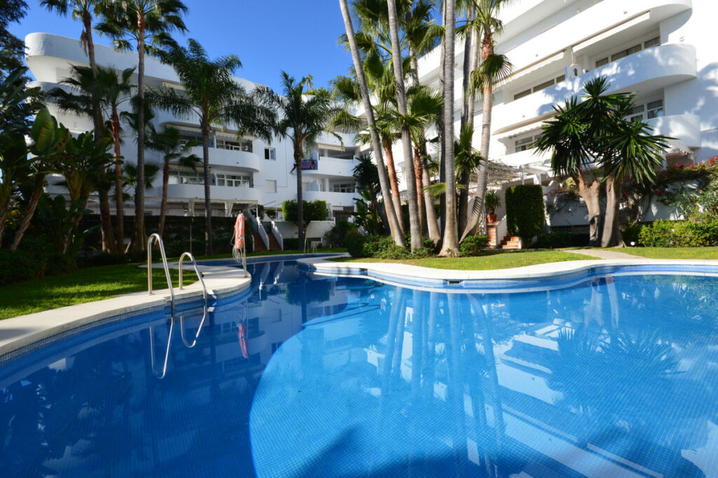 Ground Floor Apartment Marbella Málaga - image 2