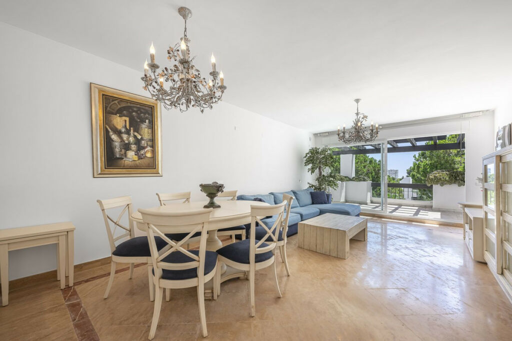 Top Floor Apartment Río Real Málaga - image 10