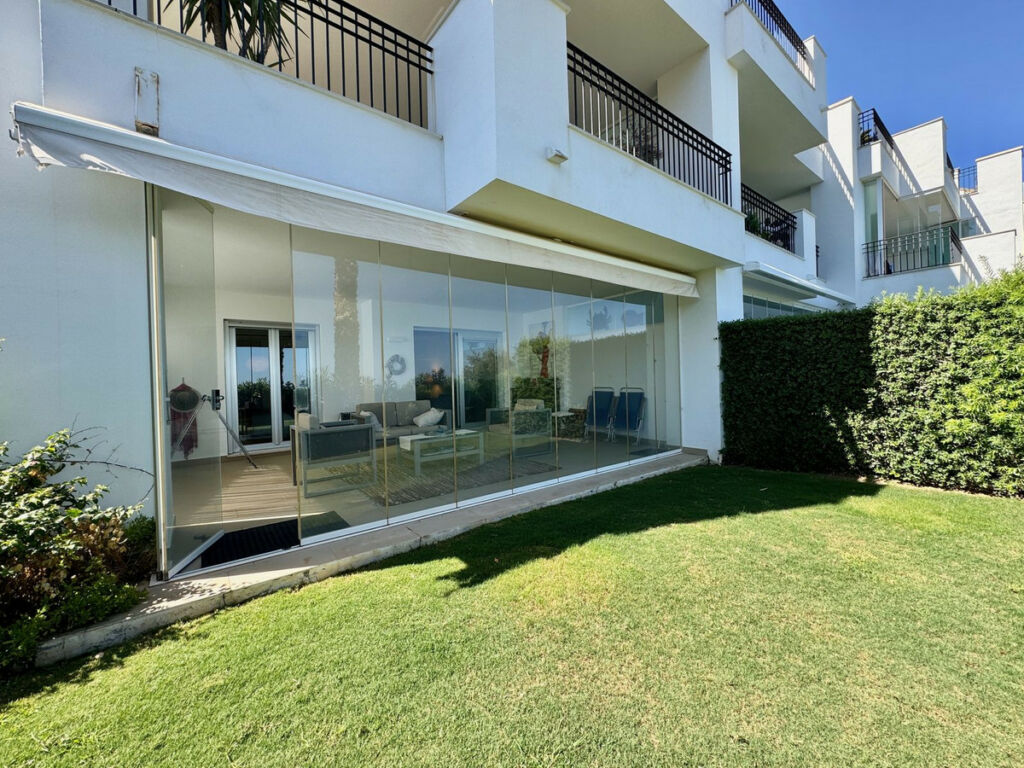 Ground Floor Apartment La Mairena Málaga - image 2