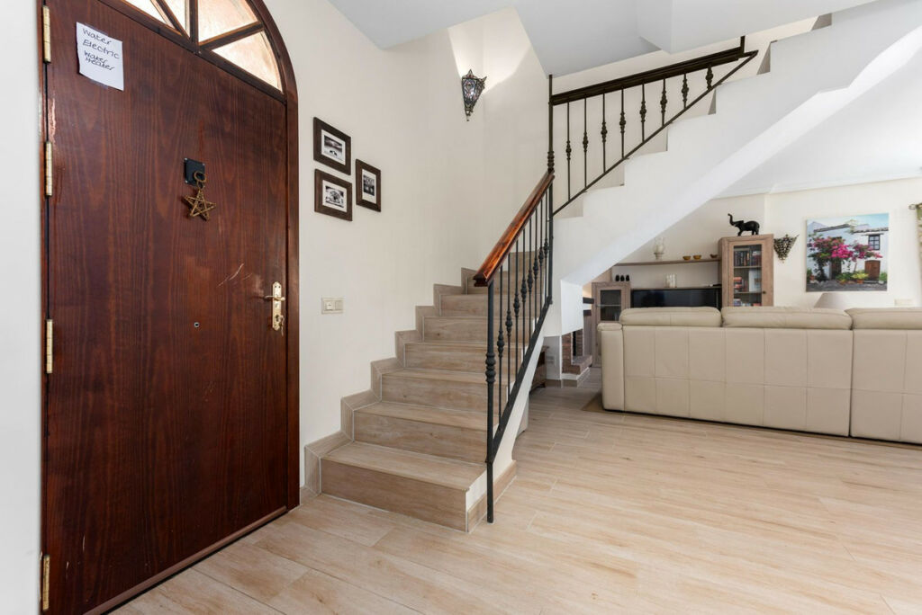 Townhouse Estepona Málaga - image 2