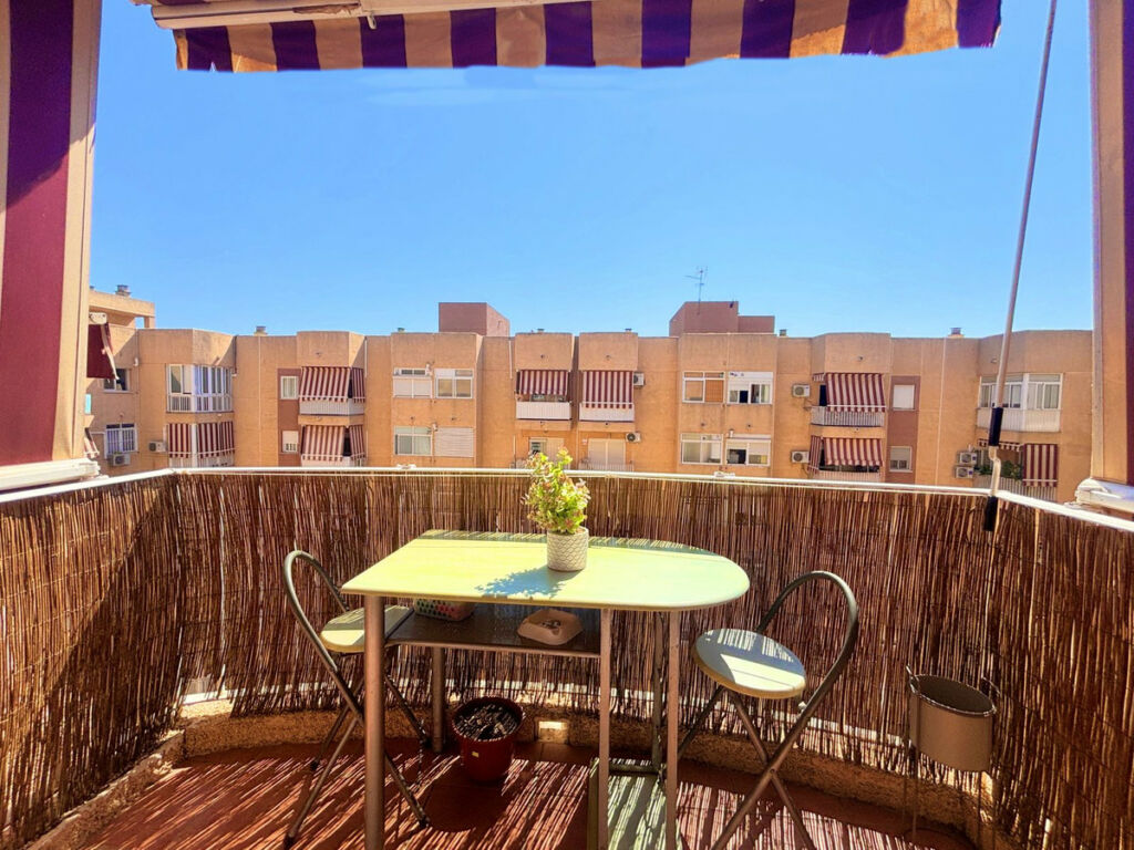 Middle Floor Apartment Estepona Málaga - image 2