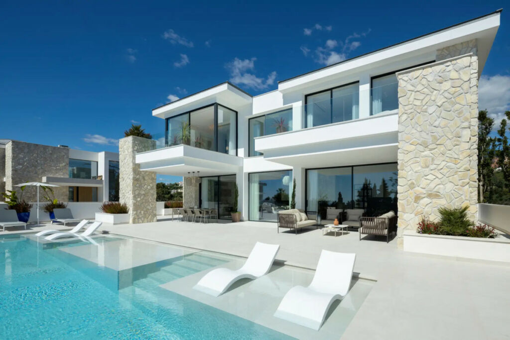 Detached Villa La Quinta Málaga - image 2