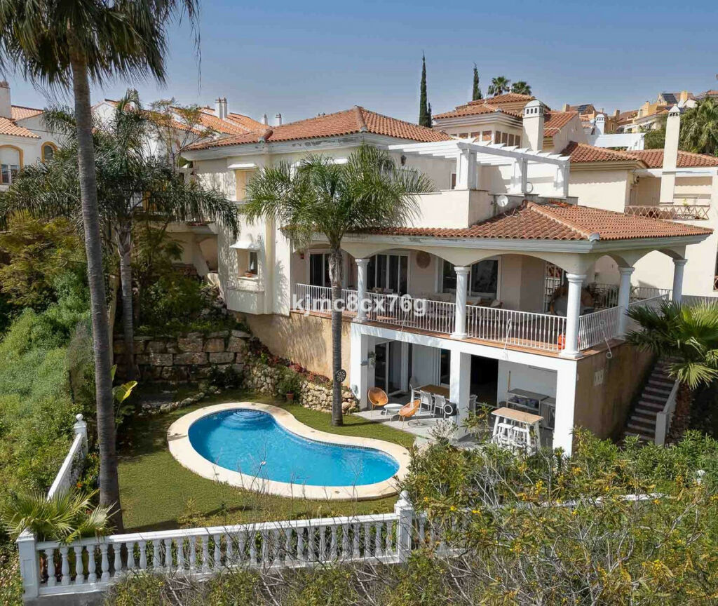 Detached Villa Riviera del Sol Málaga - image 2