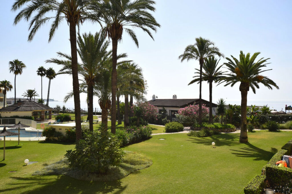 Middle Floor Apartment La Cala de Mijas Málaga - image 2