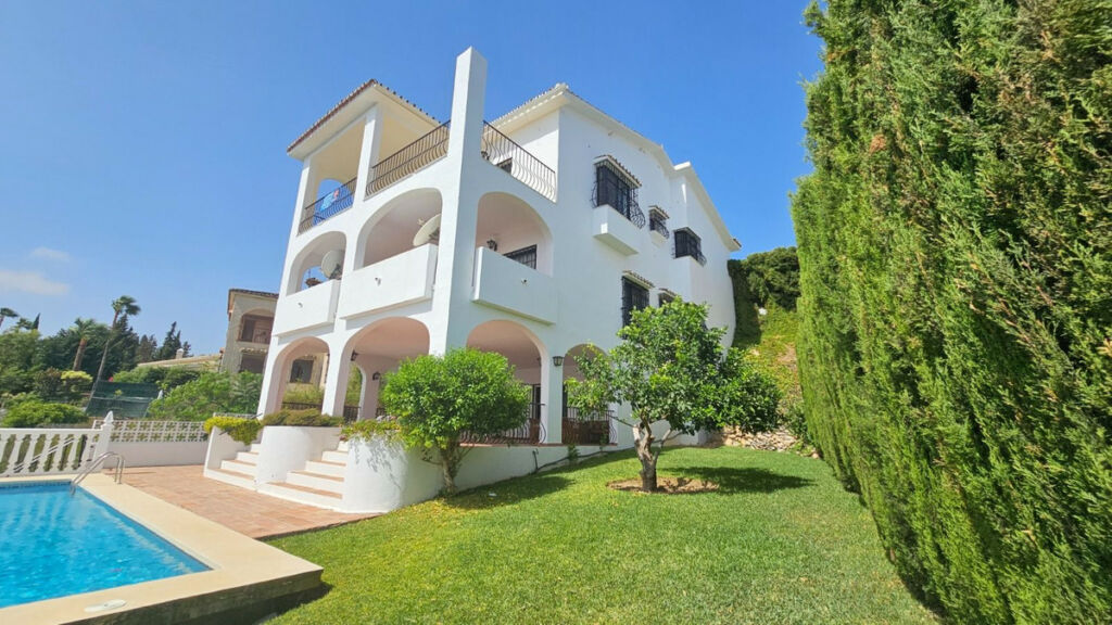 Detached Villa Campo Mijas Málaga - image 4