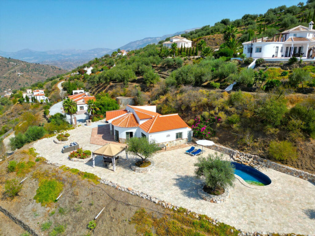 Detached Villa Arenas Málaga - image 2