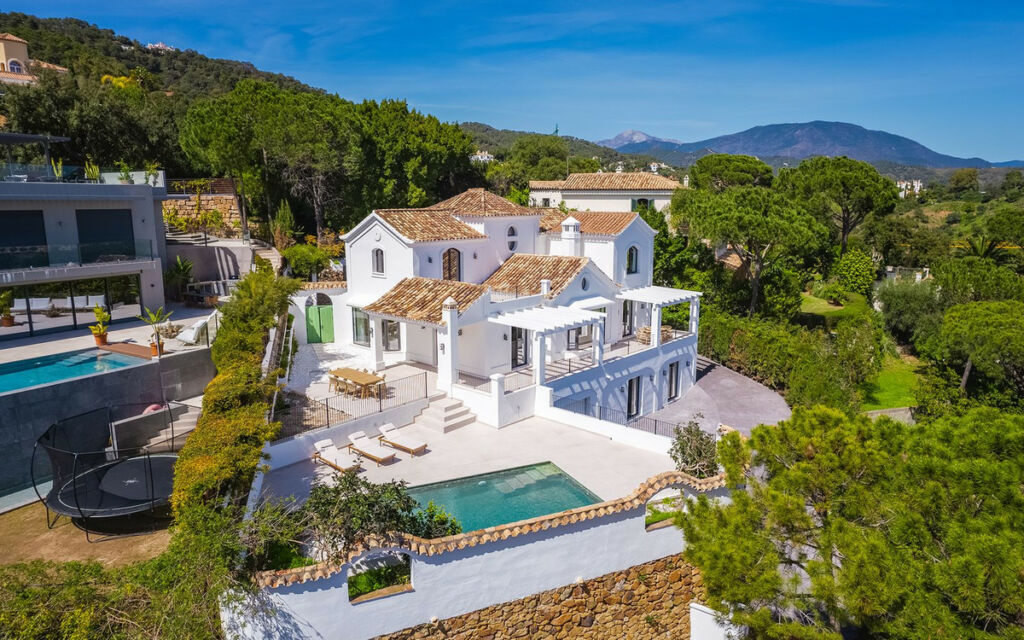 Detached Villa El Madroñal Málaga - image 2