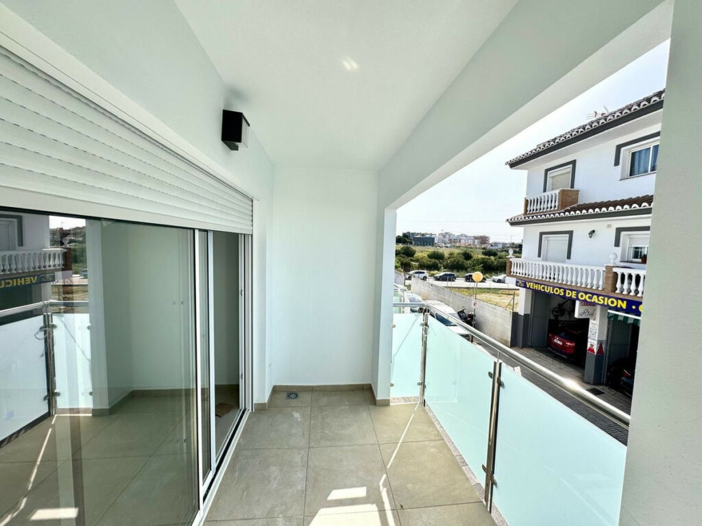 Middle Floor Apartment Fuengirola Málaga - image 2