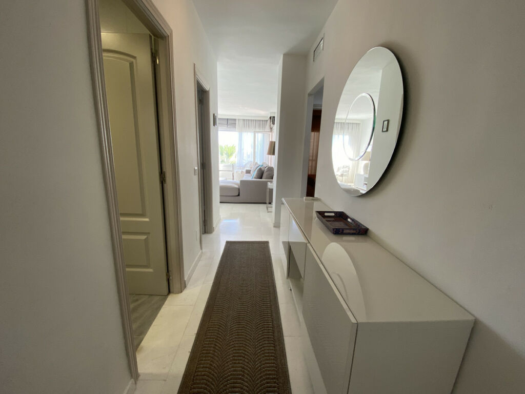 Middle Floor Apartment Puerto Banús Málaga - image 2