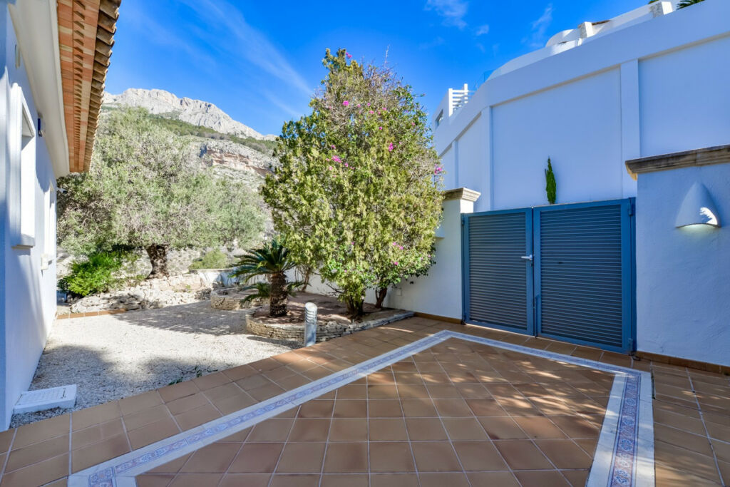 Detached Villa Altea Alicante - image 2