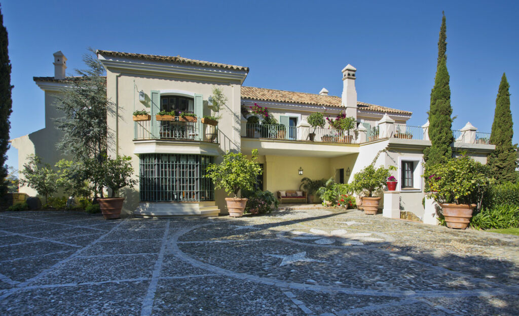 Detached Villa Benahavís Málaga - image 2