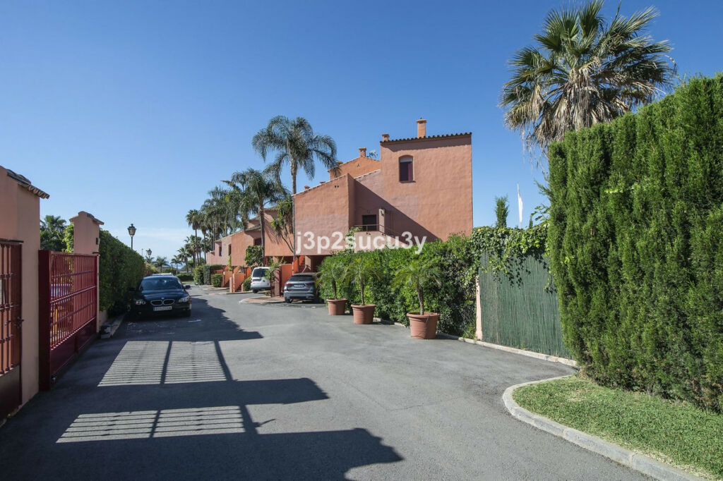 Penthouse Duplex El Padron Málaga - image 2