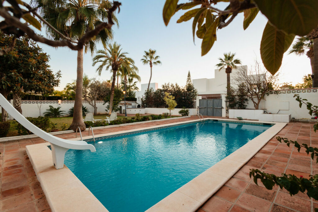 Detached Villa Las Chapas Málaga - image 2