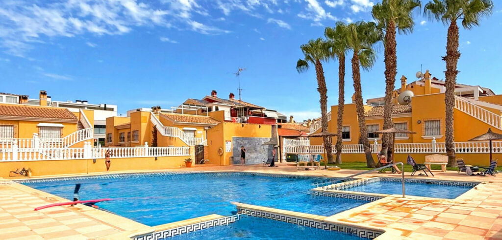 Townhouse Torrevieja Alicante - image 2
