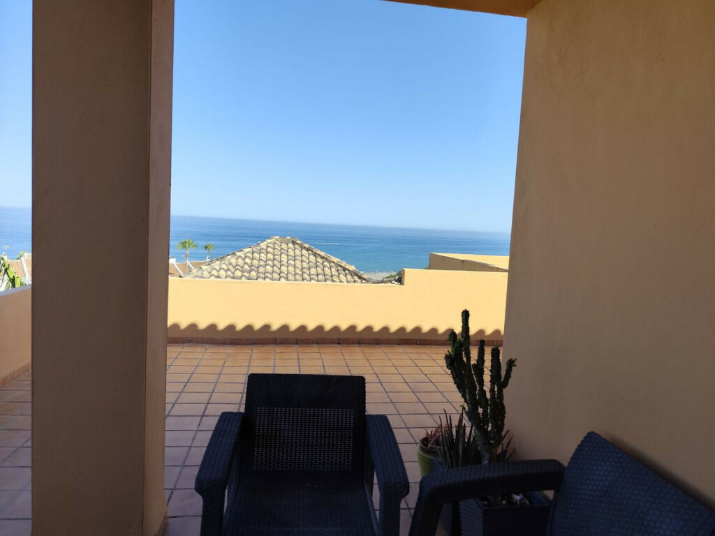 Penthouse La Duquesa Málaga - image 2