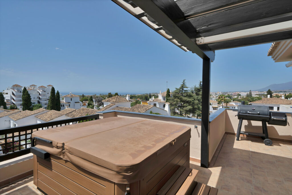 Penthouse Nueva Andalucía Málaga - image 2