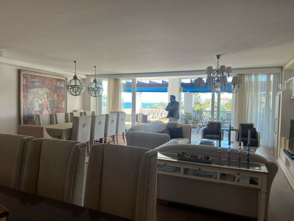 Middle Floor Apartment Puerto Banús Málaga - image 2