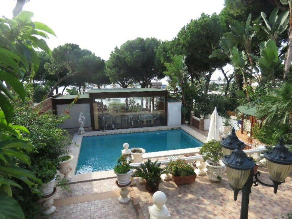 Semi-Detached House Puerto de Cabopino Málaga - image 2