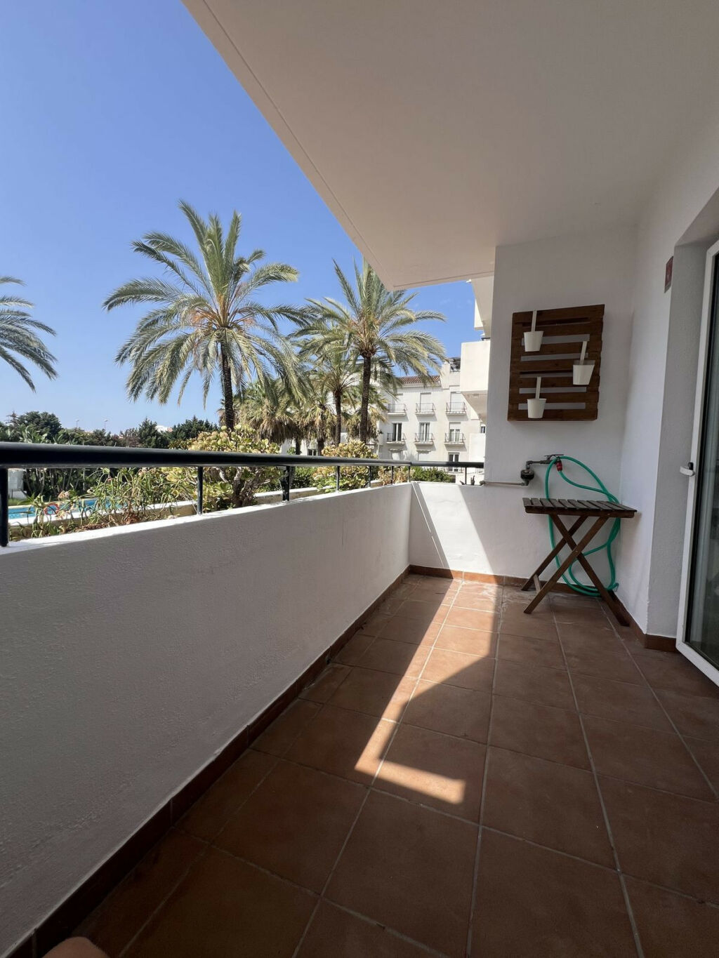 Middle Floor Apartment Nueva Andalucía Málaga - image 2