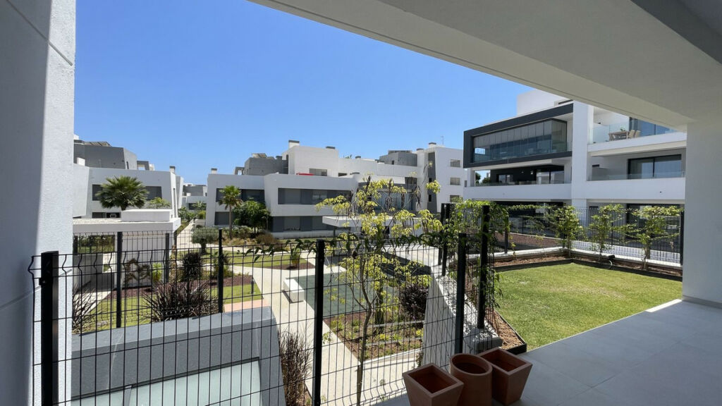 Ground Floor Apartment Selwo Málaga - image 2