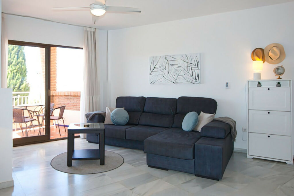 Middle Floor Apartment Mijas Costa Málaga - image 2