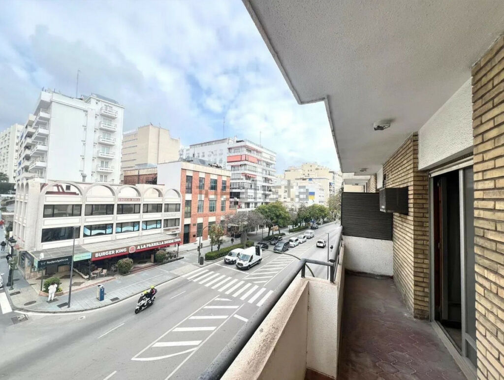 Middle Floor Apartment Marbella Málaga - image 2