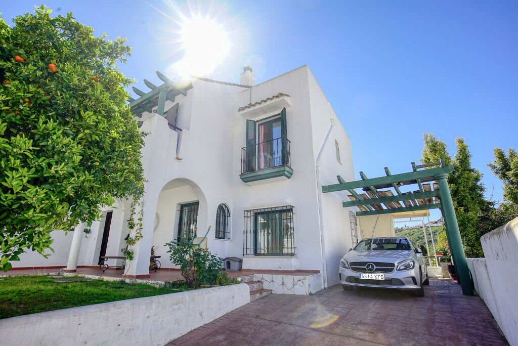 Detached Villa La Duquesa Málaga - image 2