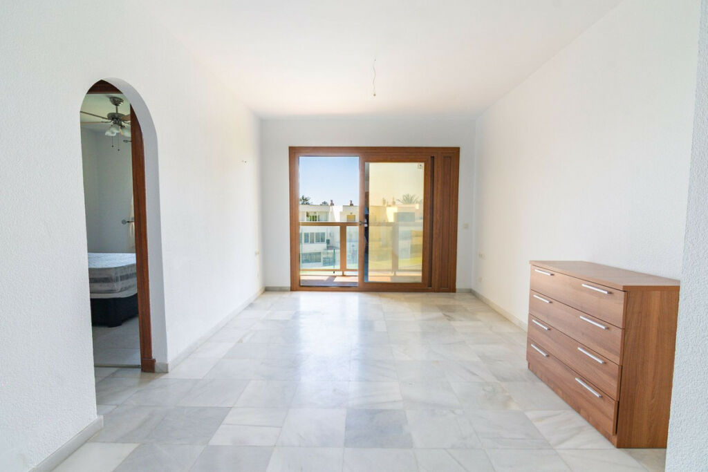 Ground Floor Apartment Estepona Málaga - image 2