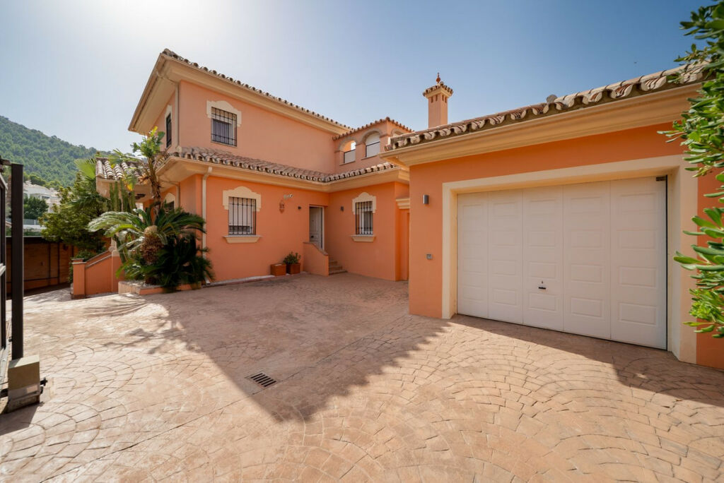 Detached Villa Mijas Málaga - image 2