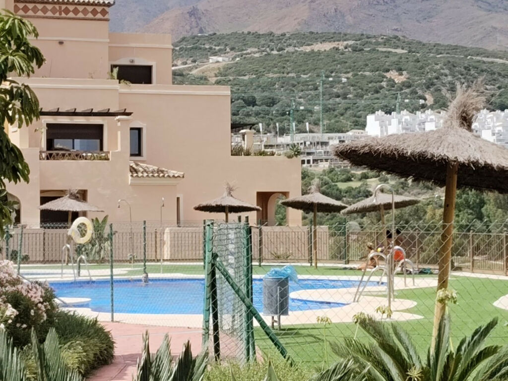 Middle Floor Apartment Estepona Málaga - image 2