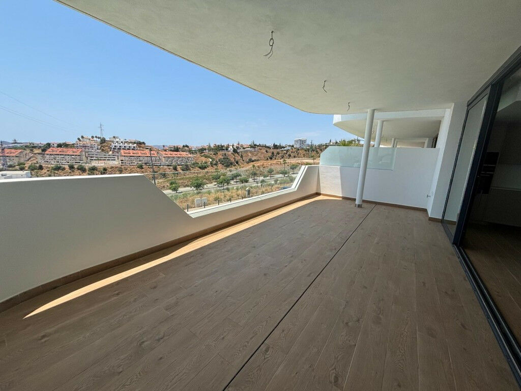Middle Floor Apartment Fuengirola Málaga - image 2