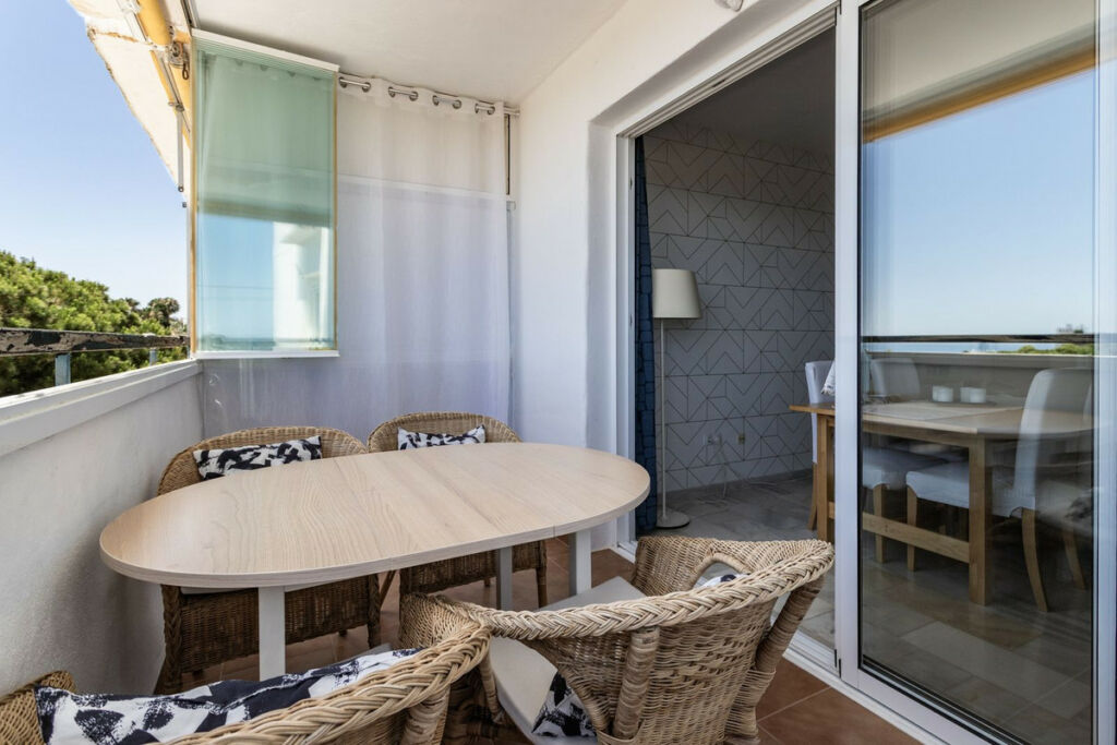 Middle Floor Apartment Calahonda Málaga - image 2