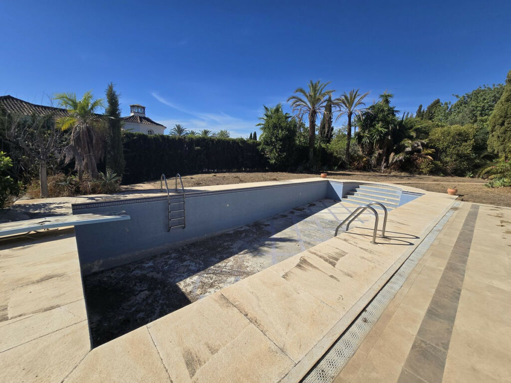 Detached Villa Marbella Málaga - image 2