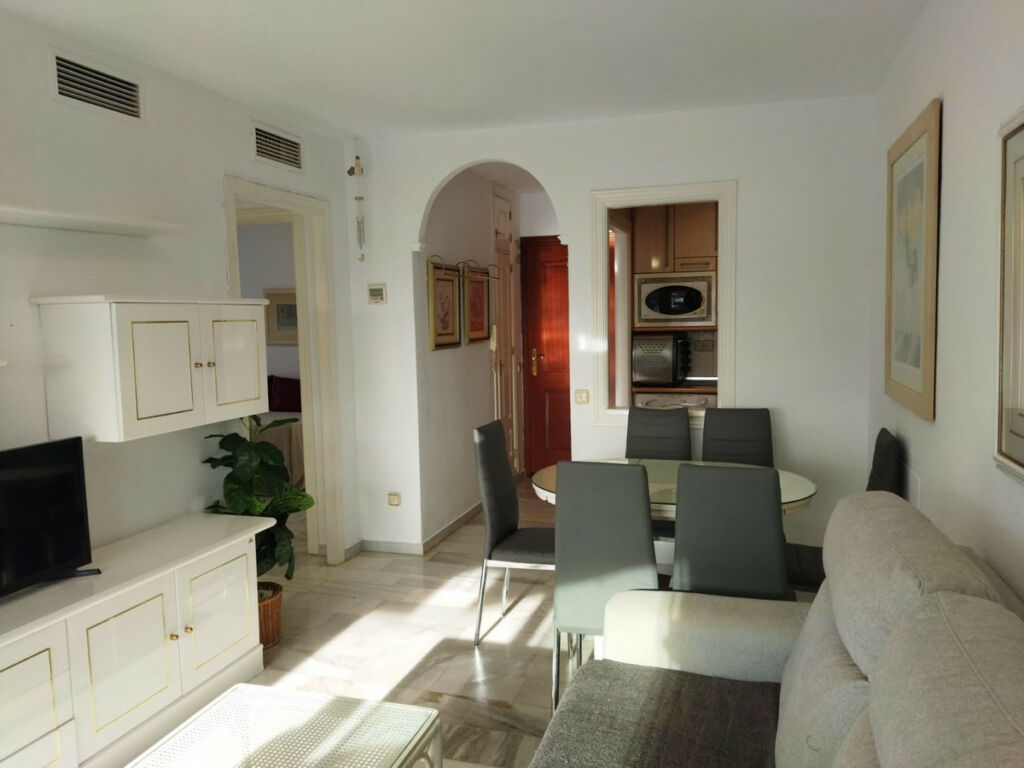 Middle Floor Apartment Marbella Málaga - image 2