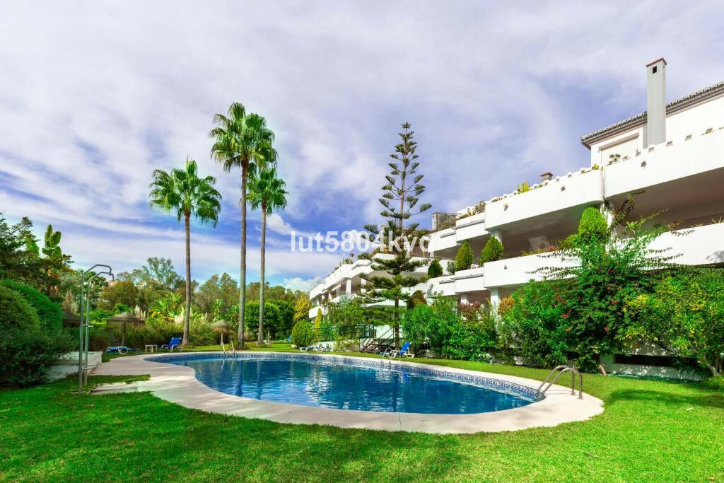 Ground Floor Apartment The Golden Mile Málaga - image 3