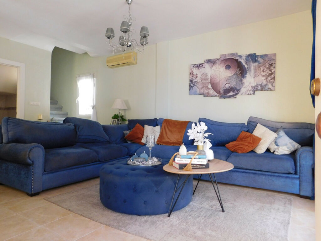 Detached Villa Villamartin Alicante - image 2