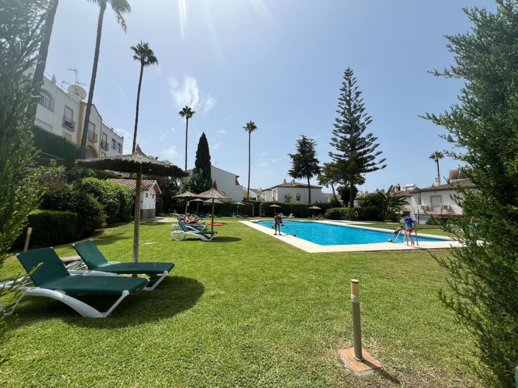 Townhouse Atalaya Málaga - image 2