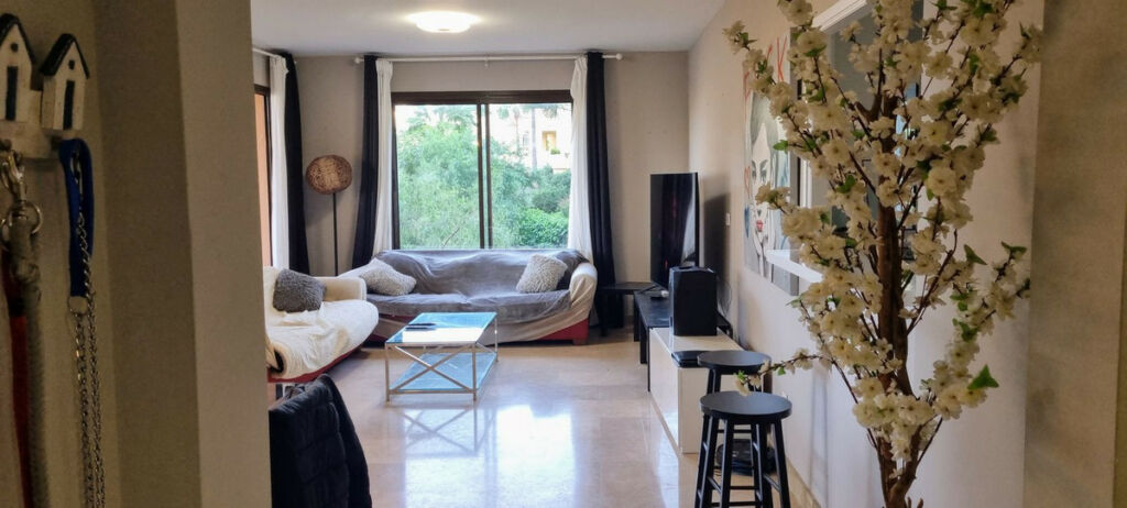 Middle Floor Apartment La Duquesa Málaga - image 2