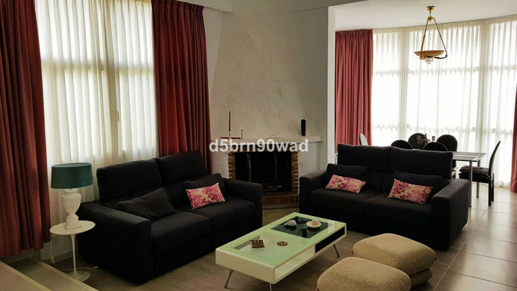 Detached Villa Marbella Málaga - image 2
