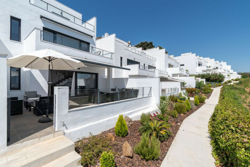 Semi-Detached House La Mairena Málaga - image 2