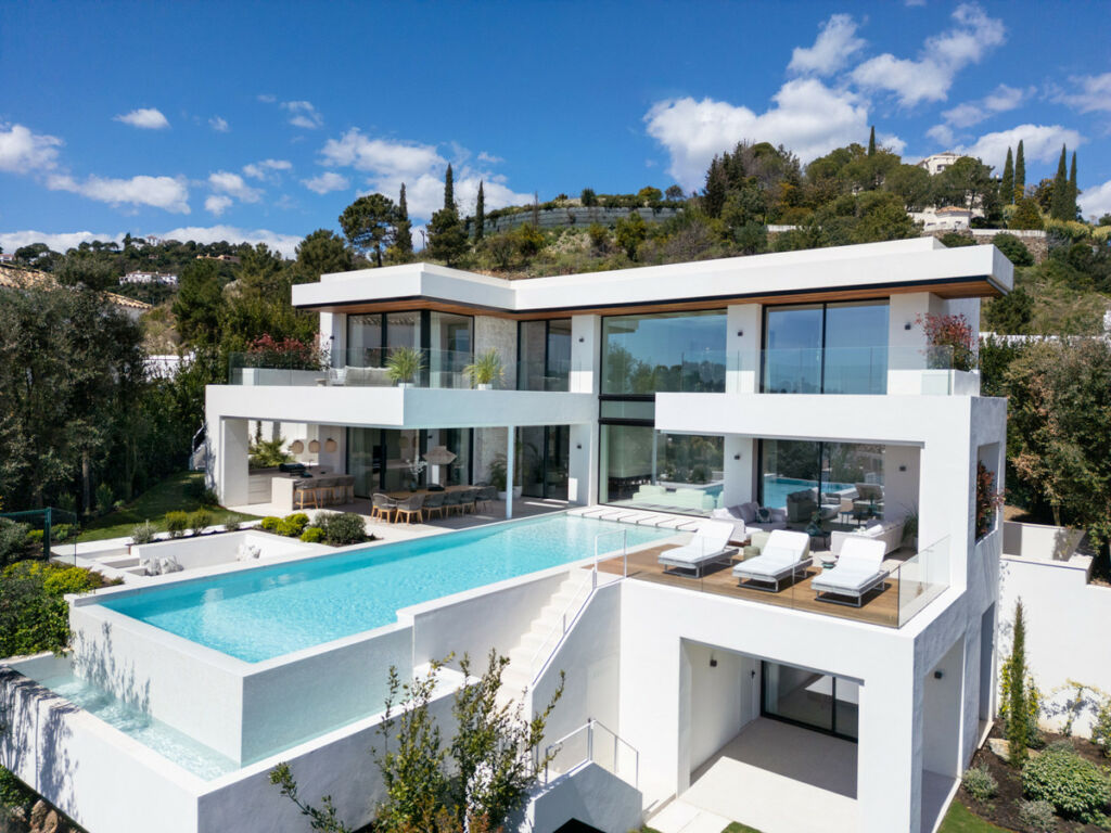Detached Villa Benahavís Málaga - image 3