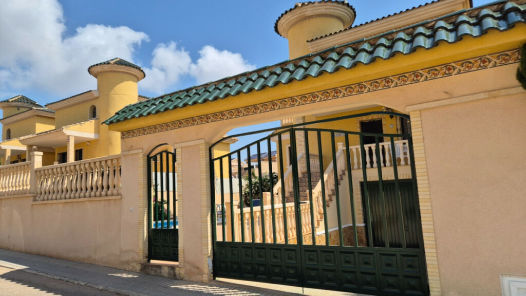 Detached Villa Orihuela Alicante - image 2